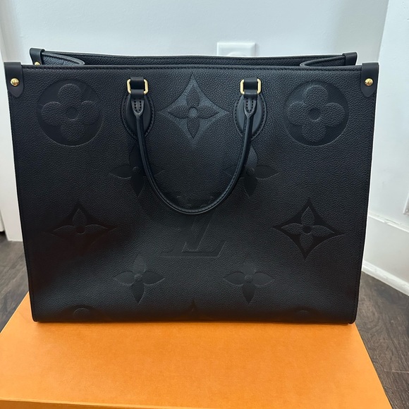 Louis Vuitton GM On the Go Bag - Picture 3 of 16